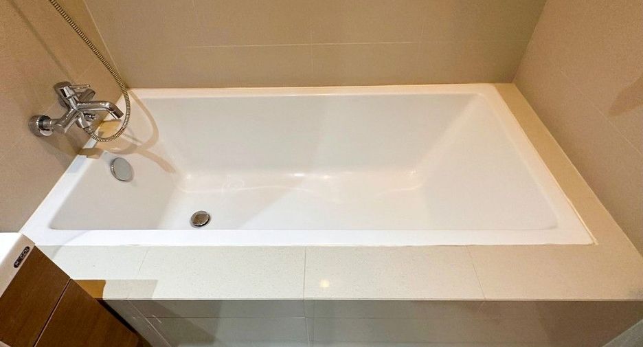 For sale 2 bedrooms condo in Khlong Toei, Bangkok