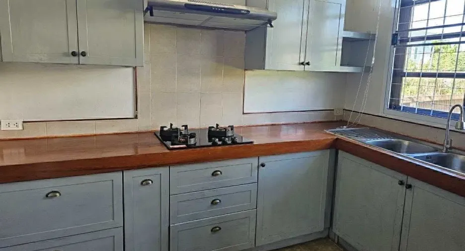 For rent 4 bedrooms house in Mueang Chiang Mai, Chiang Mai