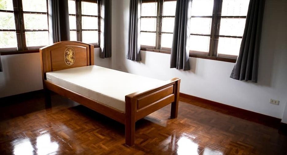 For rent 4 bedrooms house in Mueang Chiang Mai, Chiang Mai