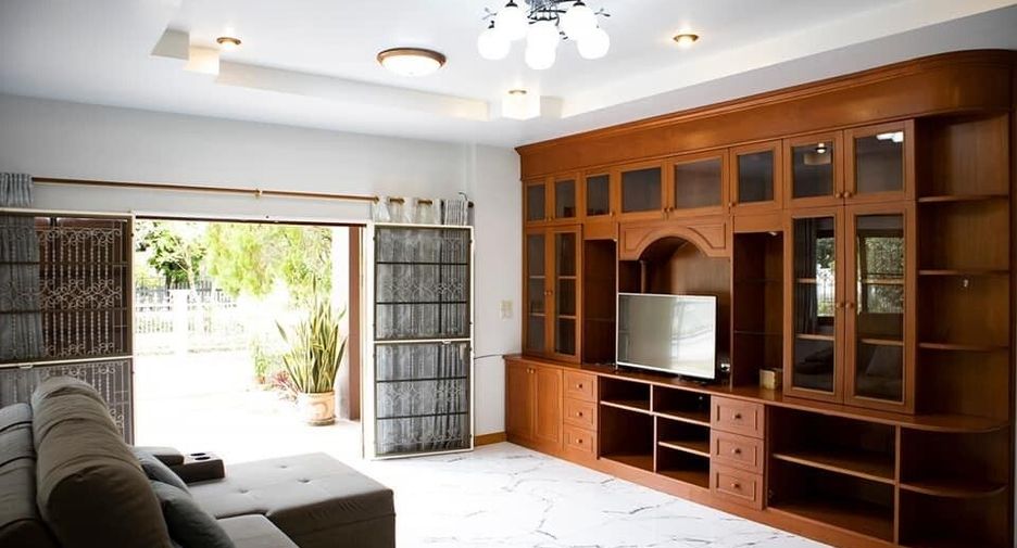 For rent 4 bedrooms house in Mueang Chiang Mai, Chiang Mai