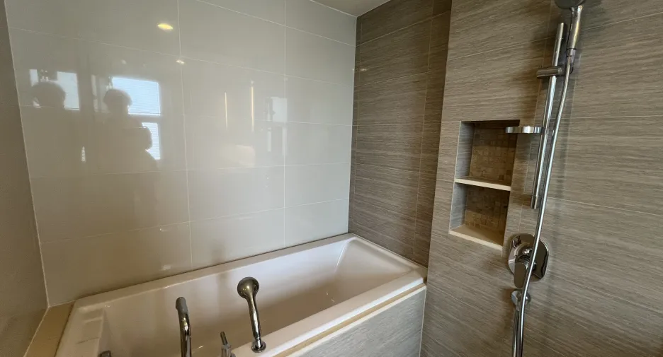 For sale 2 bedrooms condo in Khlong Toei, Bangkok