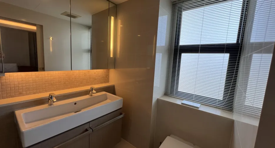 For sale 2 bedrooms condo in Khlong Toei, Bangkok