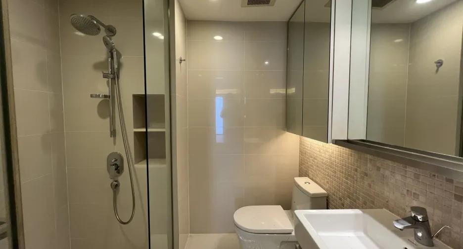 For sale 2 bedrooms condo in Khlong Toei, Bangkok