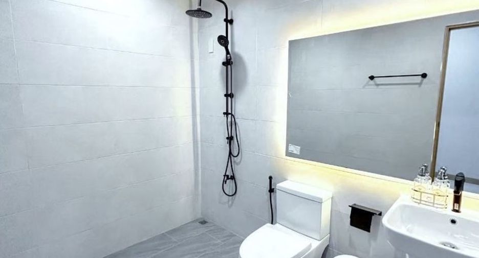 For sale 3 bedrooms house in Saraphi, Chiang Mai