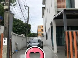 For sale 4 bedrooms townhouse in Phra Khanong, Bangkok