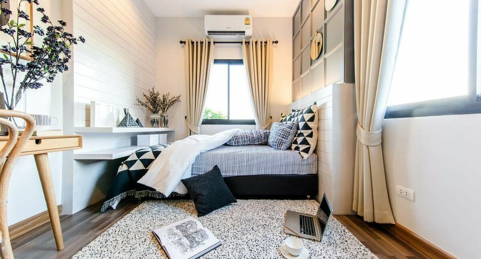 For sale 4 bedrooms townhouse in Saraphi, Chiang Mai