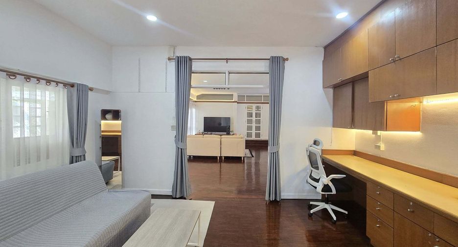 For rent 4 bedrooms house in Mueang Chiang Mai, Chiang Mai