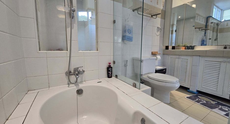For rent 4 bedrooms house in Mueang Chiang Mai, Chiang Mai