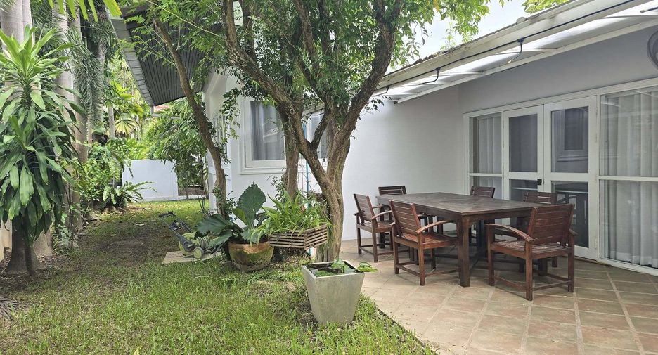 For rent 4 bedrooms house in Mueang Chiang Mai, Chiang Mai