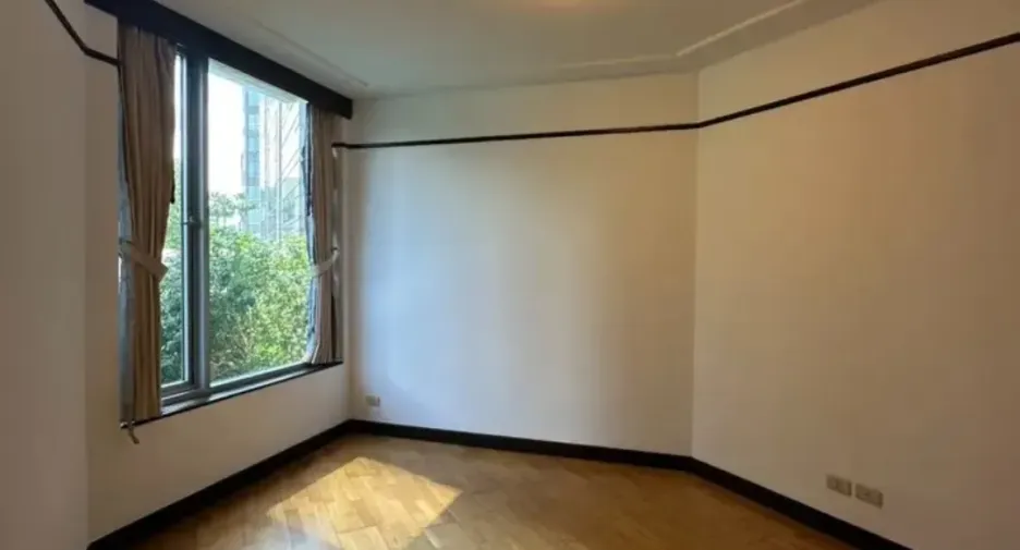 For sale 3 bedrooms condo in Pathum Wan, Bangkok