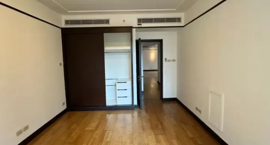 For sale 3 bedrooms condo in Pathum Wan, Bangkok