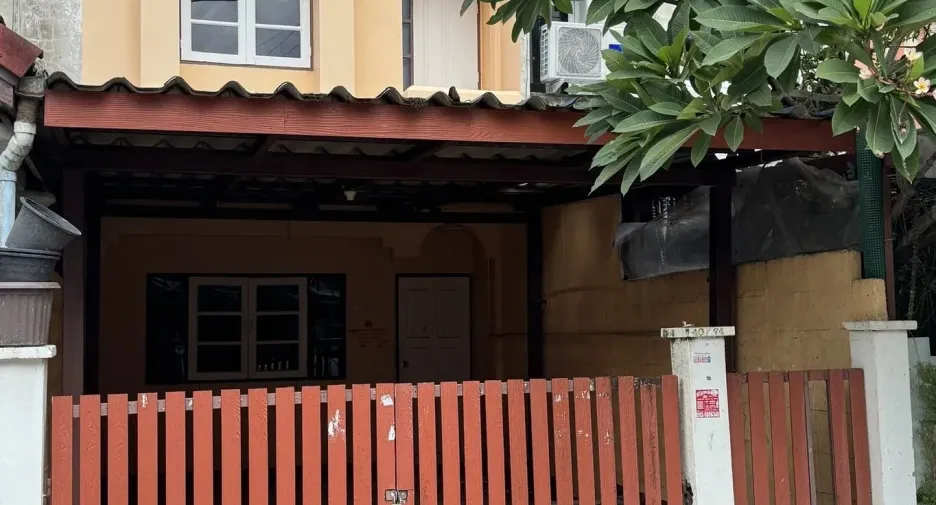 出租 2 卧室 联排别墅 在 Nong Chok, 曼谷