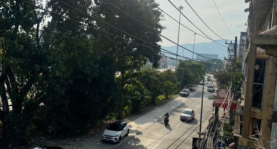 For rent 5 bedrooms retail Space in Mueang Chiang Mai, Chiang Mai