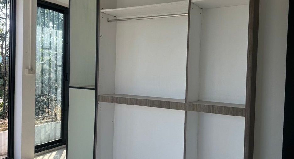 For rent 5 bedrooms retail Space in Mueang Chiang Mai, Chiang Mai