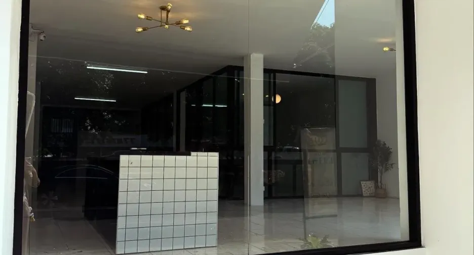For rent 5 bedrooms retail Space in Mueang Chiang Mai, Chiang Mai