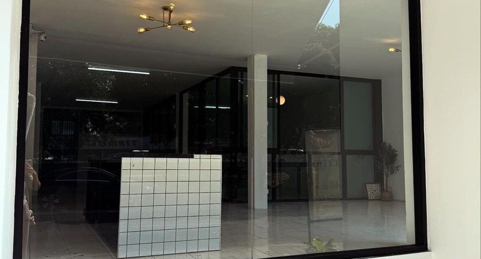 Gewerbefläche zur Miete mit 5 Zimmer in Mueang Chiang Mai, Chiang Mai