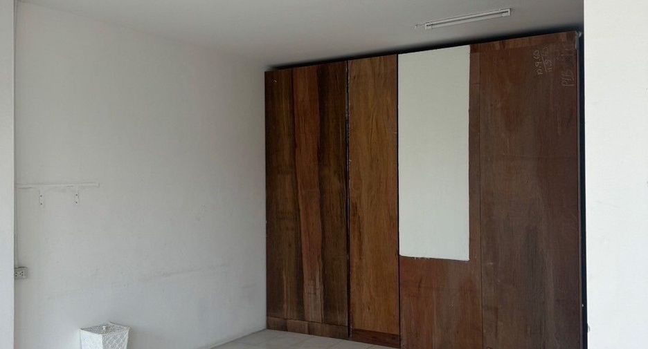 For rent 5 bedrooms retail Space in Mueang Chiang Mai, Chiang Mai