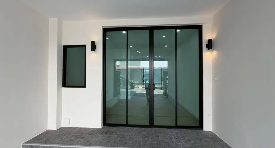 Casa adosada en venta de 3 habitaciones en Bang Khen, Bangkok