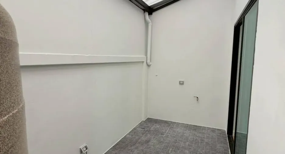 Casa adosada en venta de 3 habitaciones en Bang Khen, Bangkok