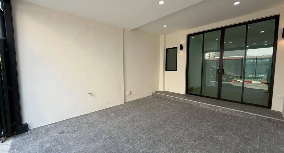 Casa adosada en venta de 3 habitaciones en Bang Khen, Bangkok