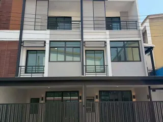 For sale 3 bedrooms townhouse in Bang Khen, Bangkok