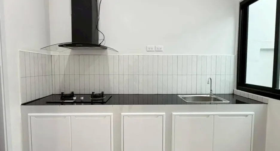Casa adosada en venta de 3 habitaciones en Bang Khen, Bangkok