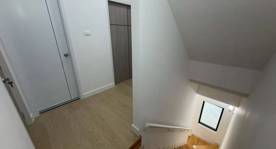 Casa adosada en venta de 3 habitaciones en Bang Khen, Bangkok