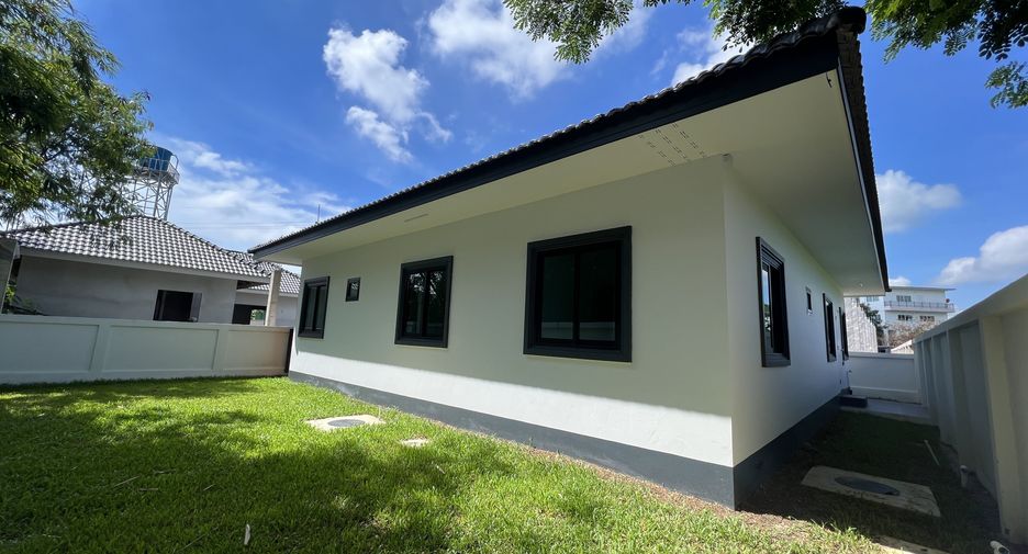 For sale 3 bedrooms house in San Kamphaeng, Chiang Mai