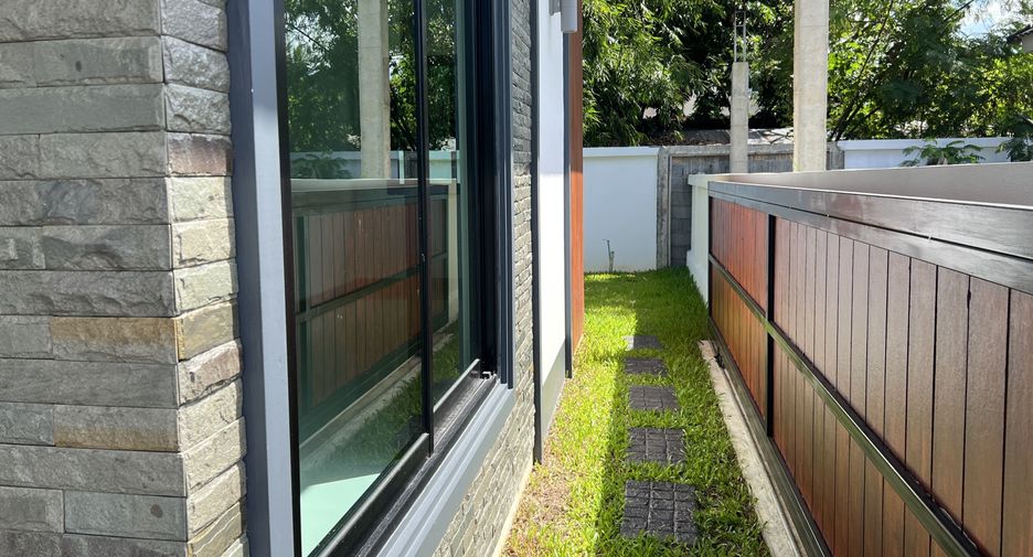 For sale 3 bedrooms house in San Kamphaeng, Chiang Mai
