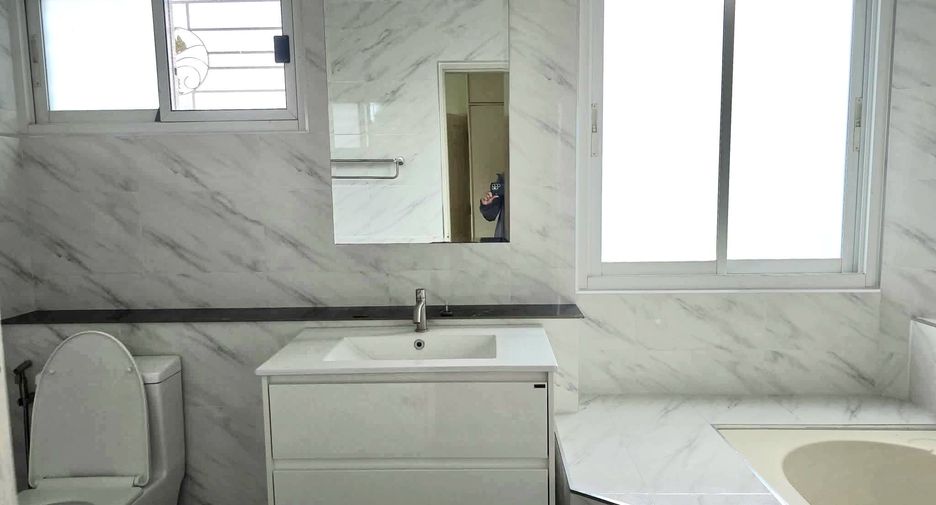 Haus zum Kauf mit 6 Zimmer in Mueang Chiang Mai, Chiang Mai