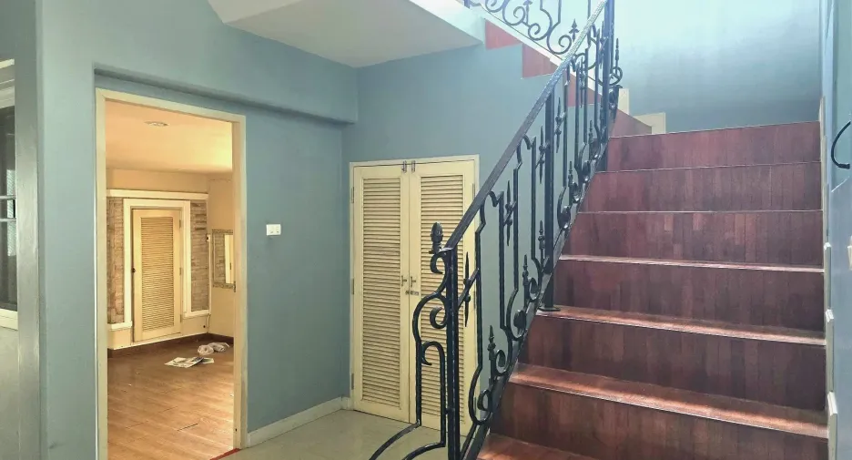 For sale 6 bedrooms house in Mueang Chiang Mai, Chiang Mai