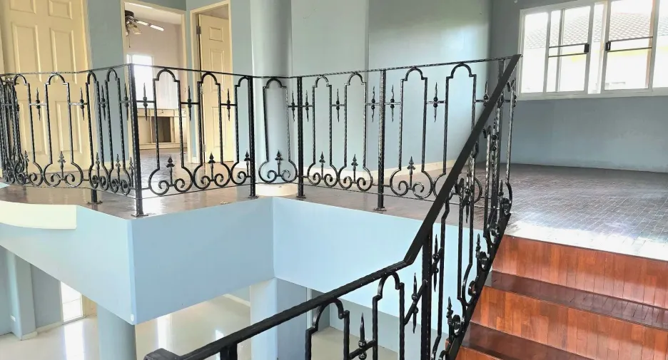 For sale 6 bedrooms house in Mueang Chiang Mai, Chiang Mai