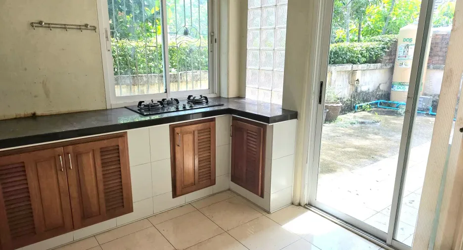 For sale 6 bedrooms house in Mueang Chiang Mai, Chiang Mai