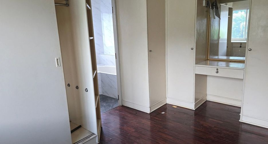Haus zum Kauf mit 6 Zimmer in Mueang Chiang Mai, Chiang Mai
