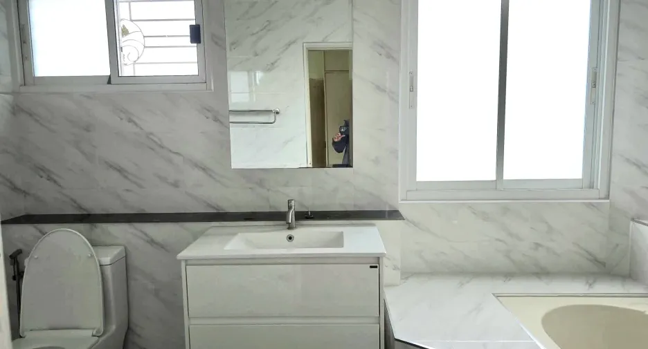 For sale 6 bedrooms house in Mueang Chiang Mai, Chiang Mai