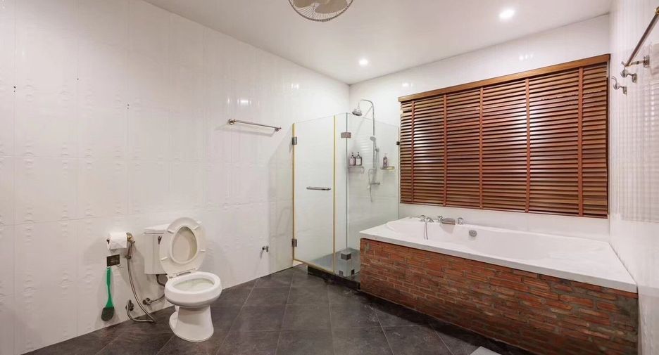 For sale 6 bedrooms house in Suan Luang, Bangkok