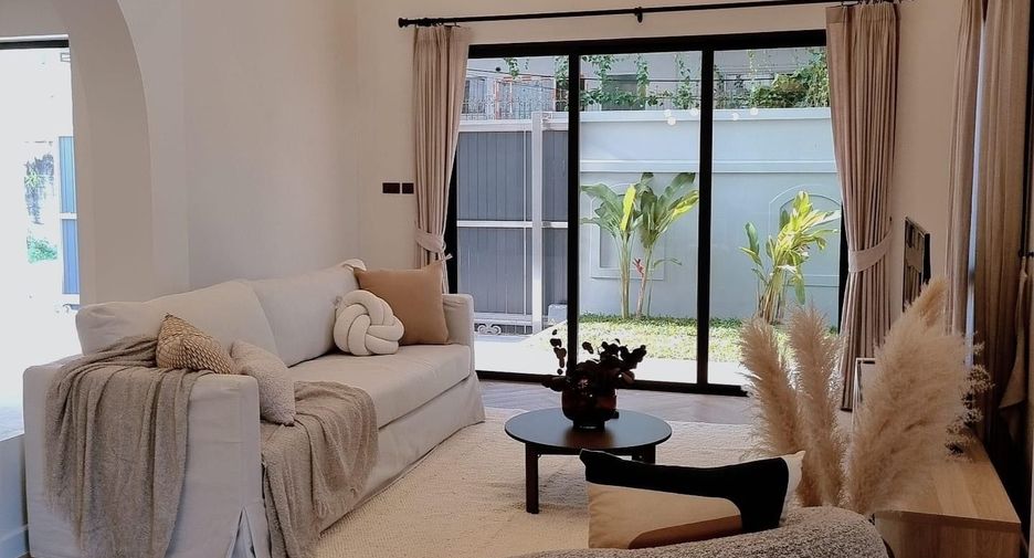 À vendre et à louer 3 chambres maison à Watthana, Bangkok