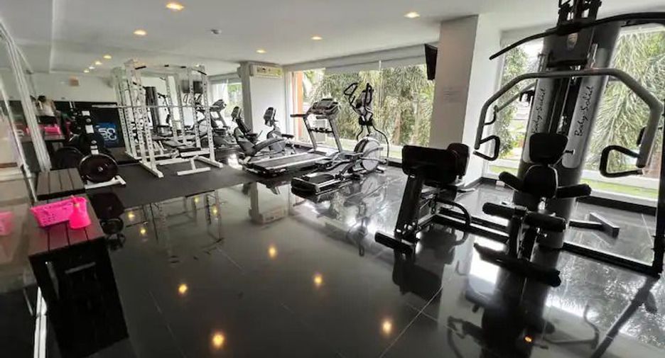 For sale そして for rent 2 ベッドルーム condo in Watthana, Bangkok