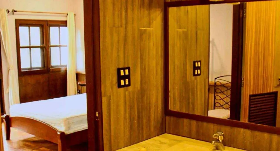 For rent 4 bedrooms townhouse in Mueang Chiang Mai, Chiang Mai
