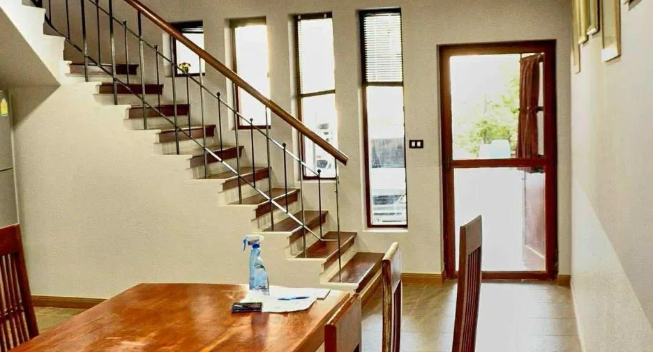 For rent 4 bedrooms townhouse in Mueang Chiang Mai, Chiang Mai