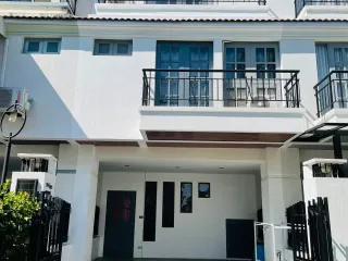 For Rent 4 Bedroom Townhouse In Mueang Chiang Mai