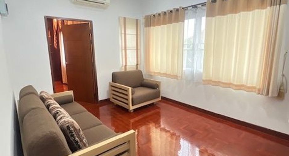 For sale 4 bedrooms house in Mueang Chiang Mai, Chiang Mai