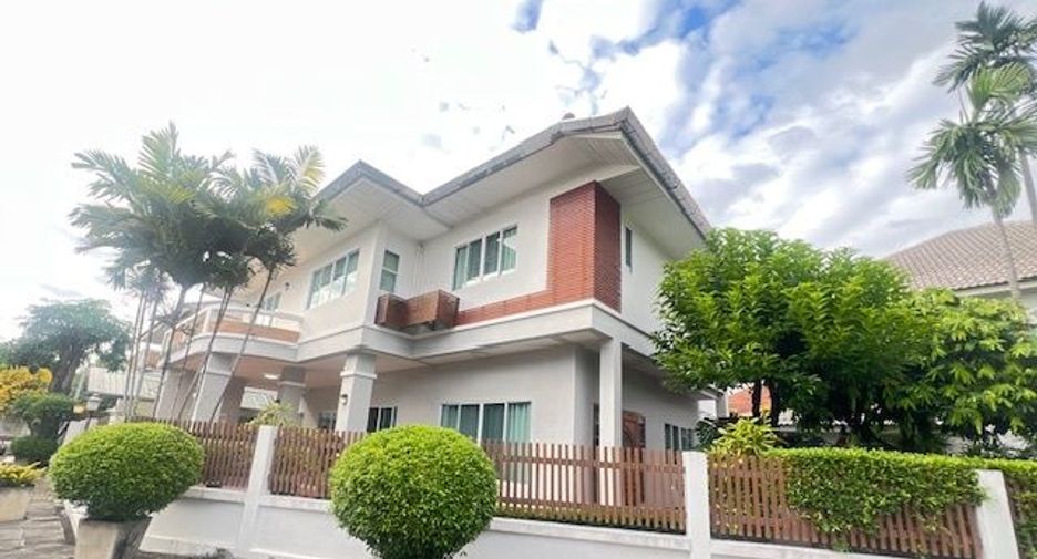 For sale 4 bedrooms house in Mueang Chiang Mai, Chiang Mai