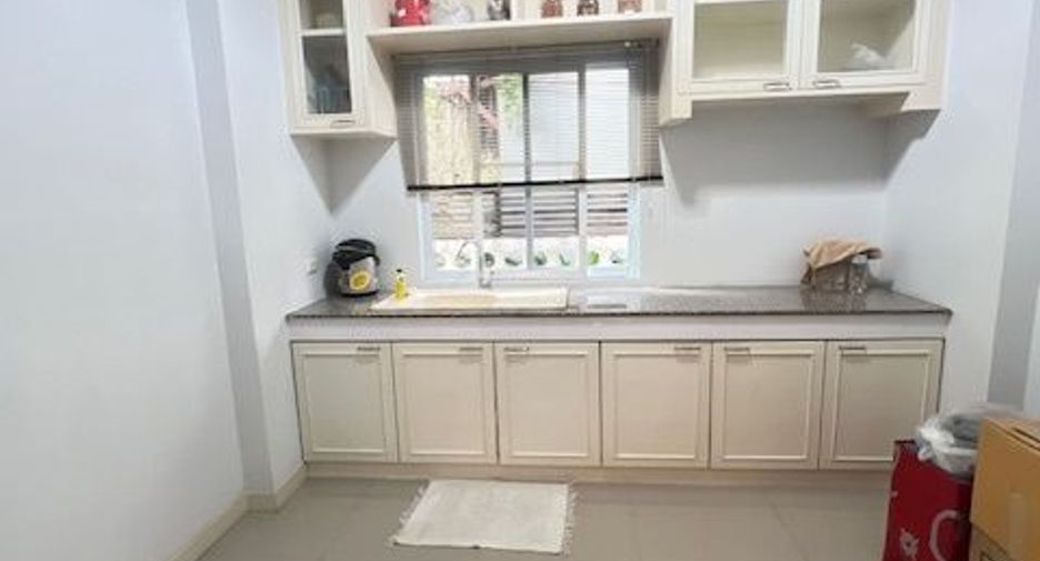 For sale 4 bedrooms house in Mueang Chiang Mai, Chiang Mai