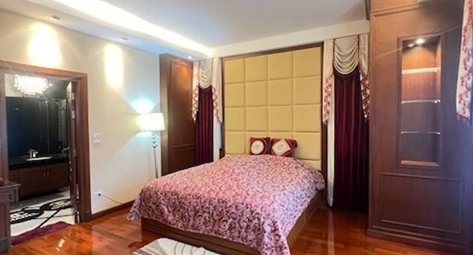 For sale 4 bedrooms house in Mueang Chiang Mai, Chiang Mai