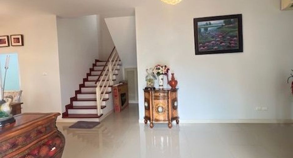 For sale 4 bedrooms house in Mueang Chiang Mai, Chiang Mai