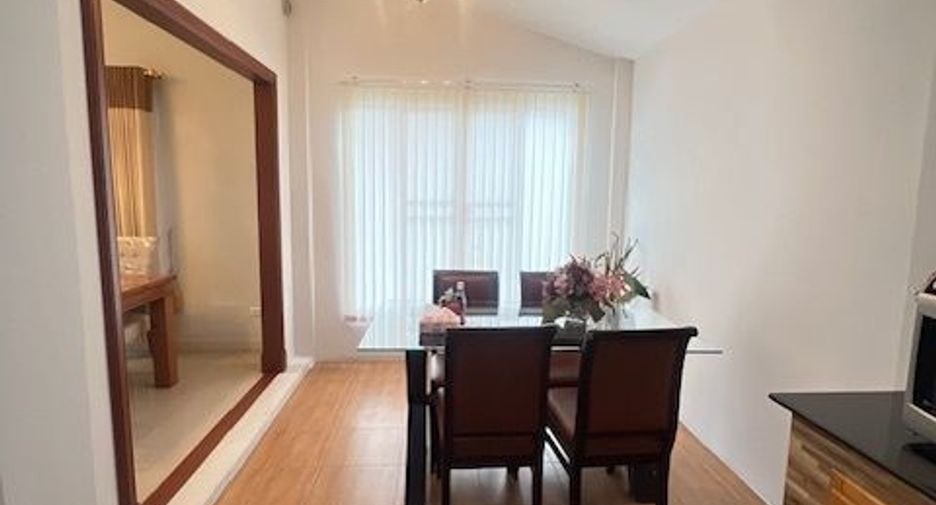 For sale 4 bedrooms house in Mueang Chiang Mai, Chiang Mai