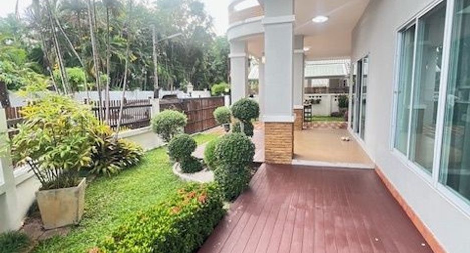 For sale 4 bedrooms house in Mueang Chiang Mai, Chiang Mai