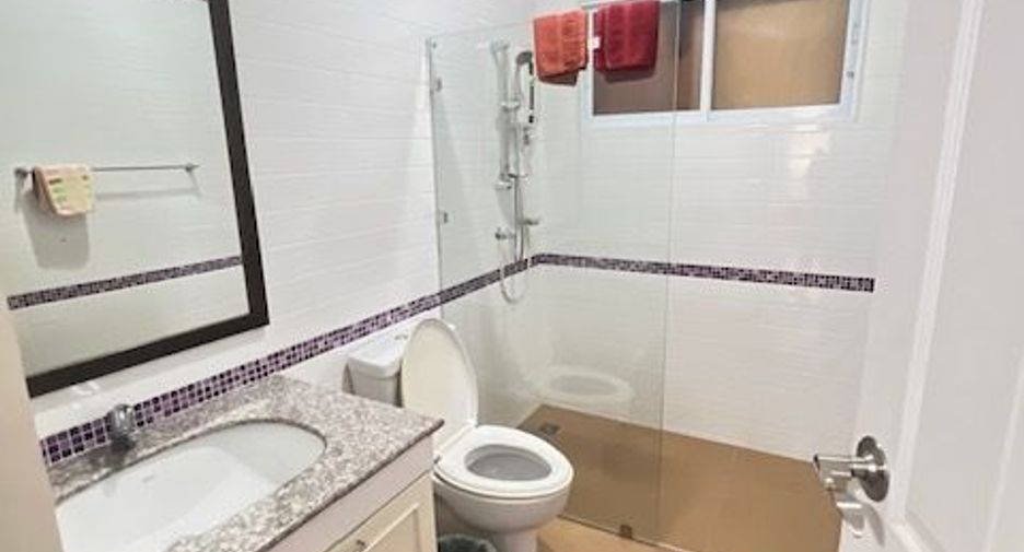 For sale 4 bedrooms house in Mueang Chiang Mai, Chiang Mai