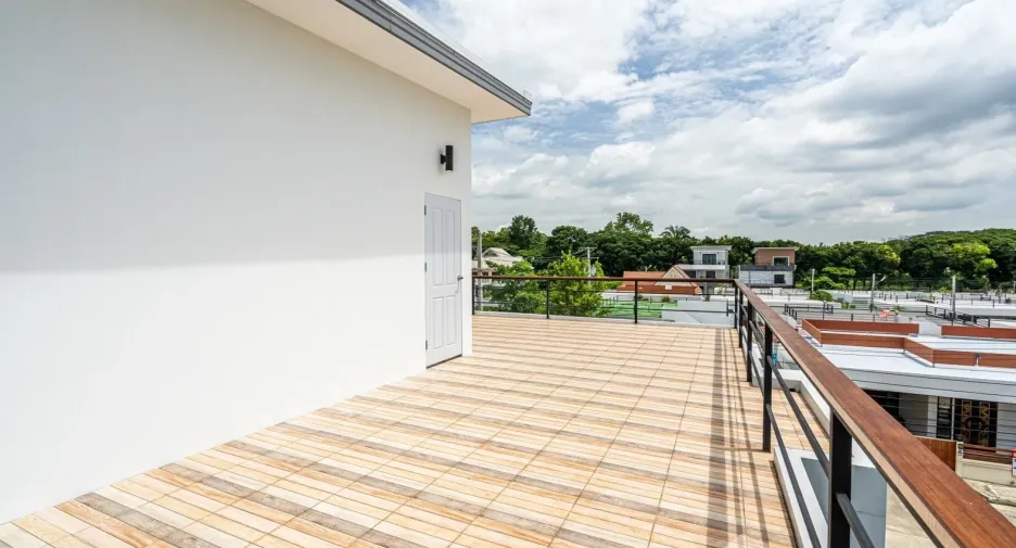 For rent 6 bedrooms house in Mueang Chiang Mai, Chiang Mai